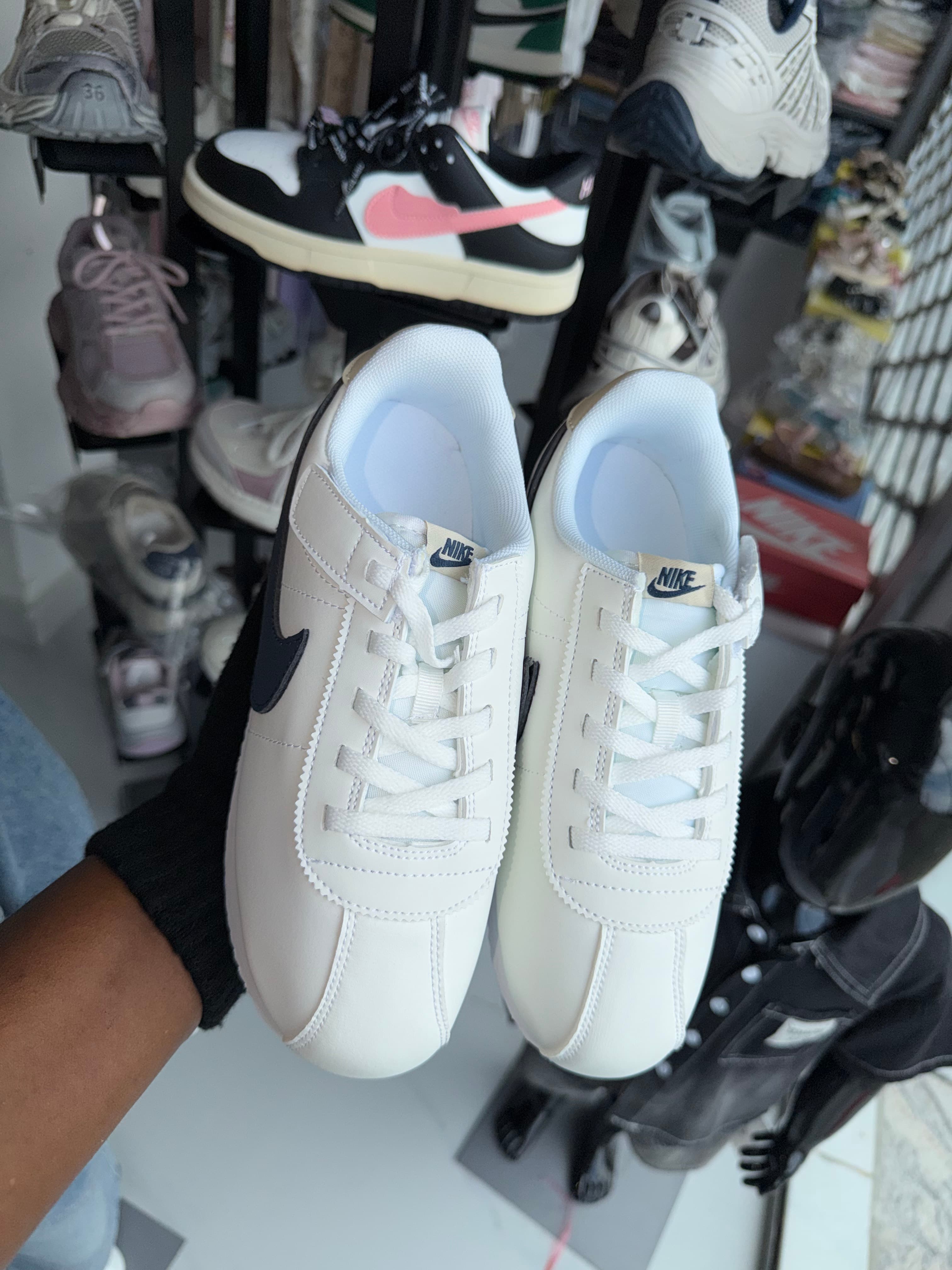 NIKE